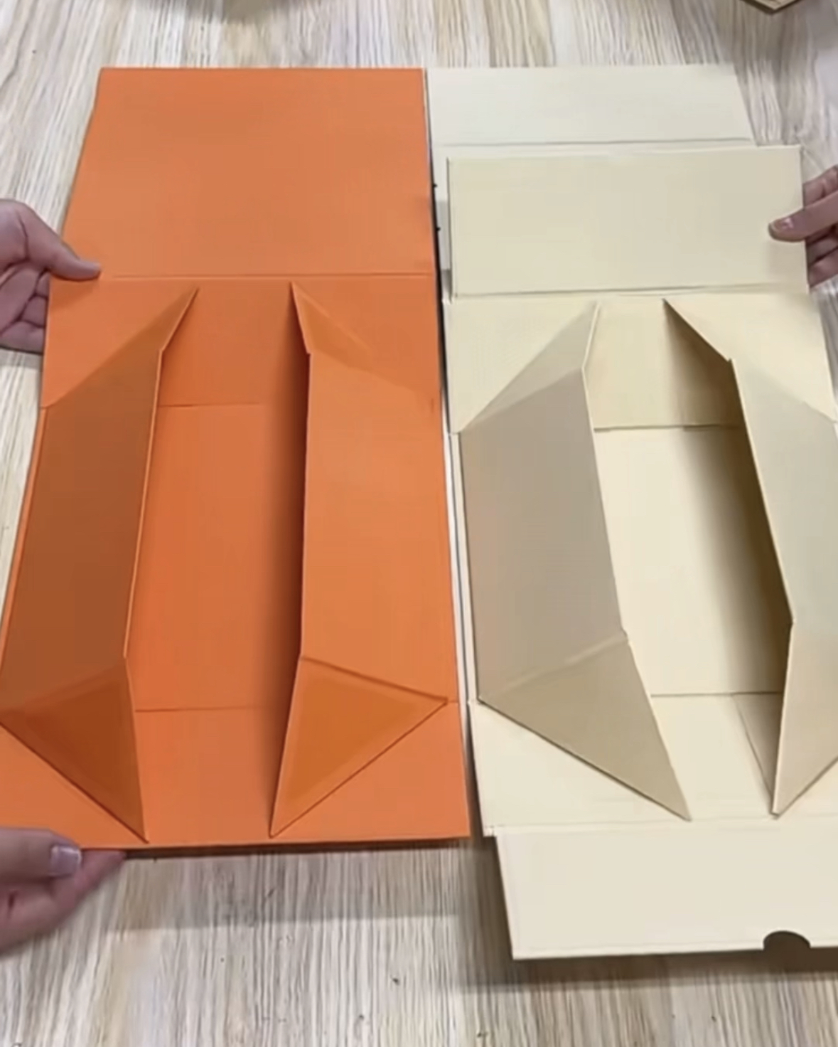 Scatola regalo pieghevole monopezzo riciclabile senza aspirazione magnetica, modellata in 10 secondi