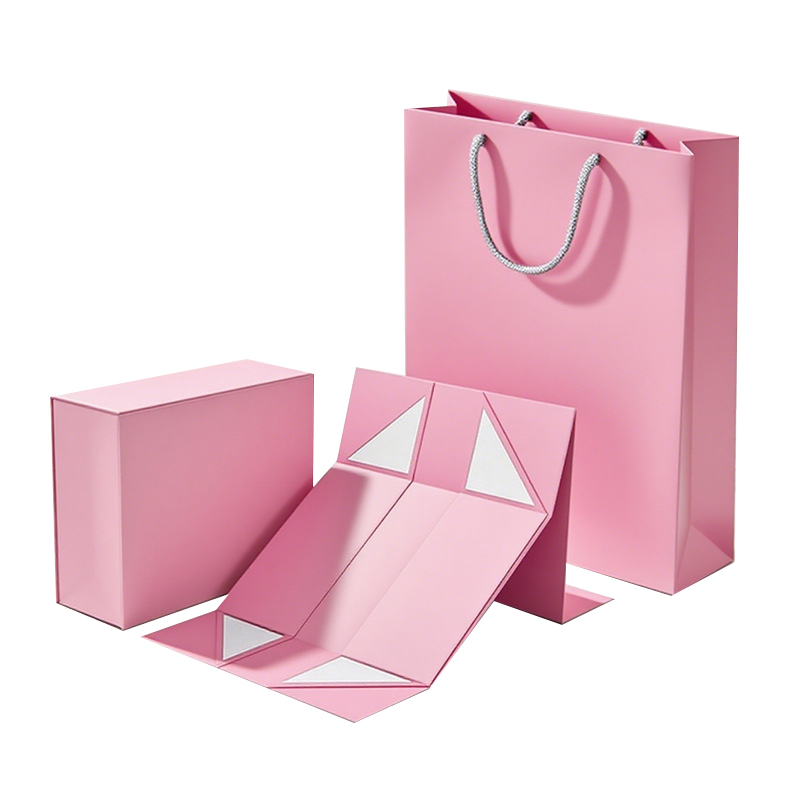 La confezione regalo della sciarpa non è forse una magia cerimoniale che trasforma le morbide sciarpe da avvolte ad esposte?