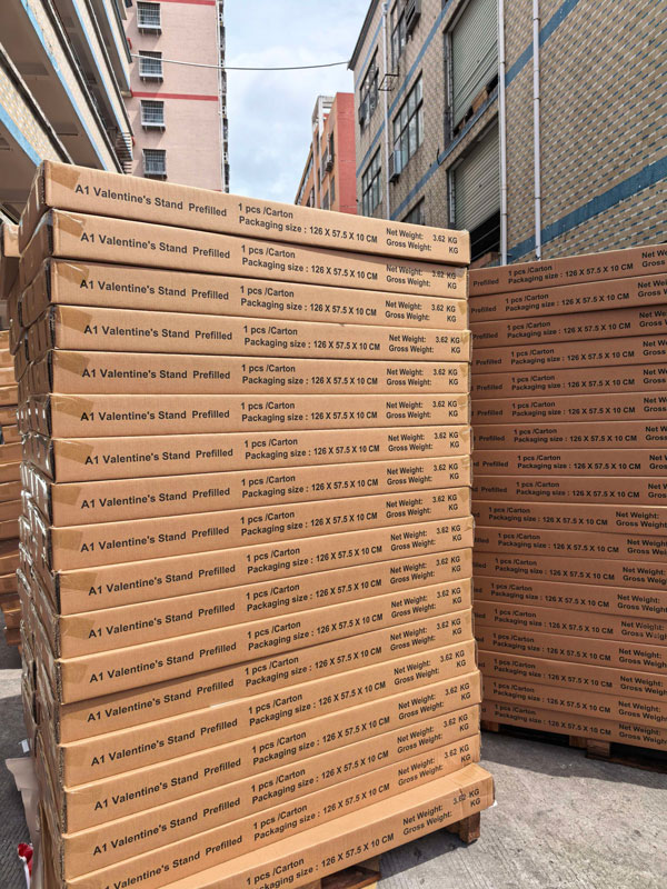 Un gran numero di ordini provenienti da SINST sono stati caricati in container e spediti verso i mercati esteri